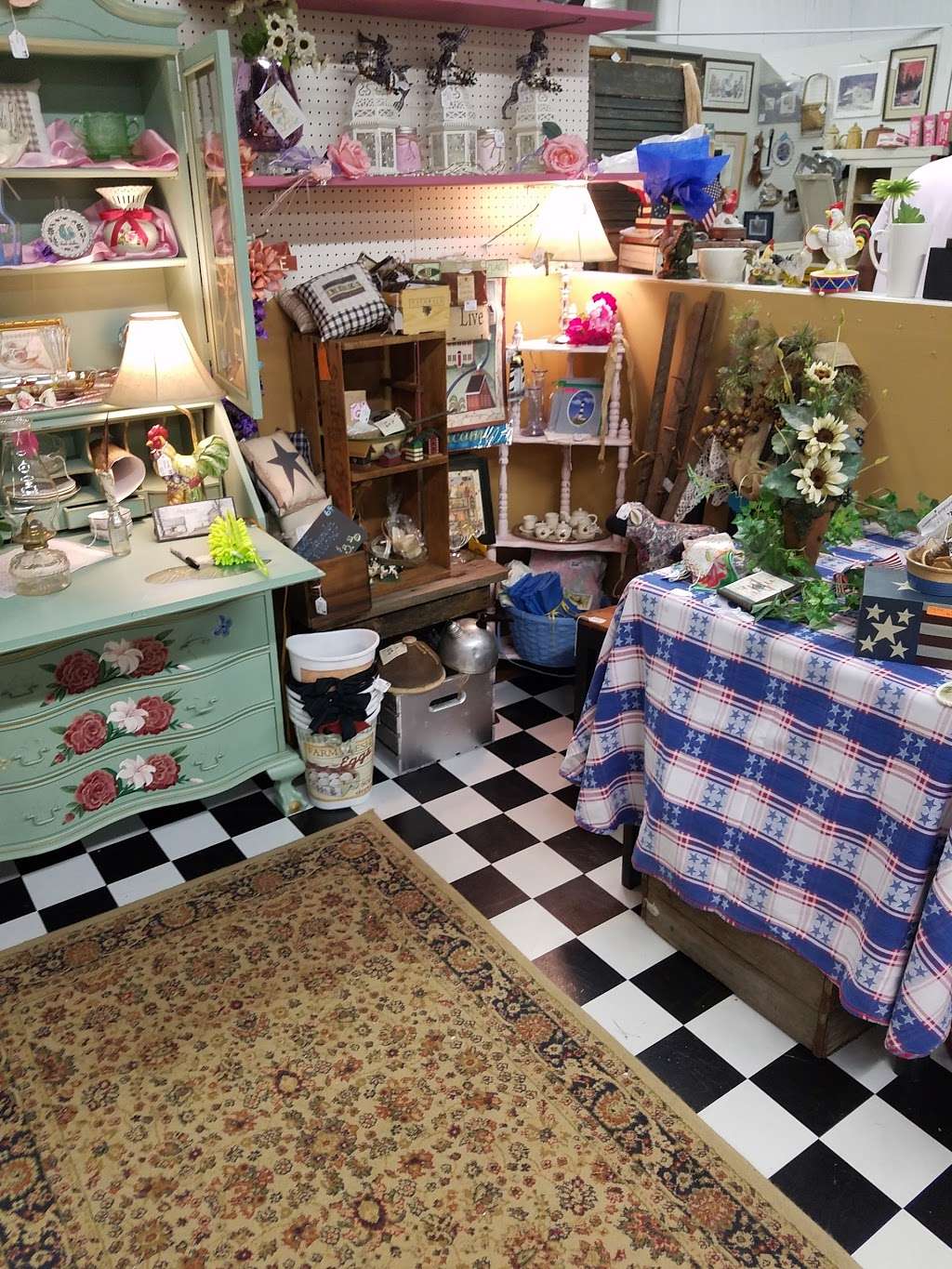 UNIQUE ANTIQUES MALL | 9600 James Madison Pkwy, King George, VA 22485, USA | Phone: (540) 625-2006