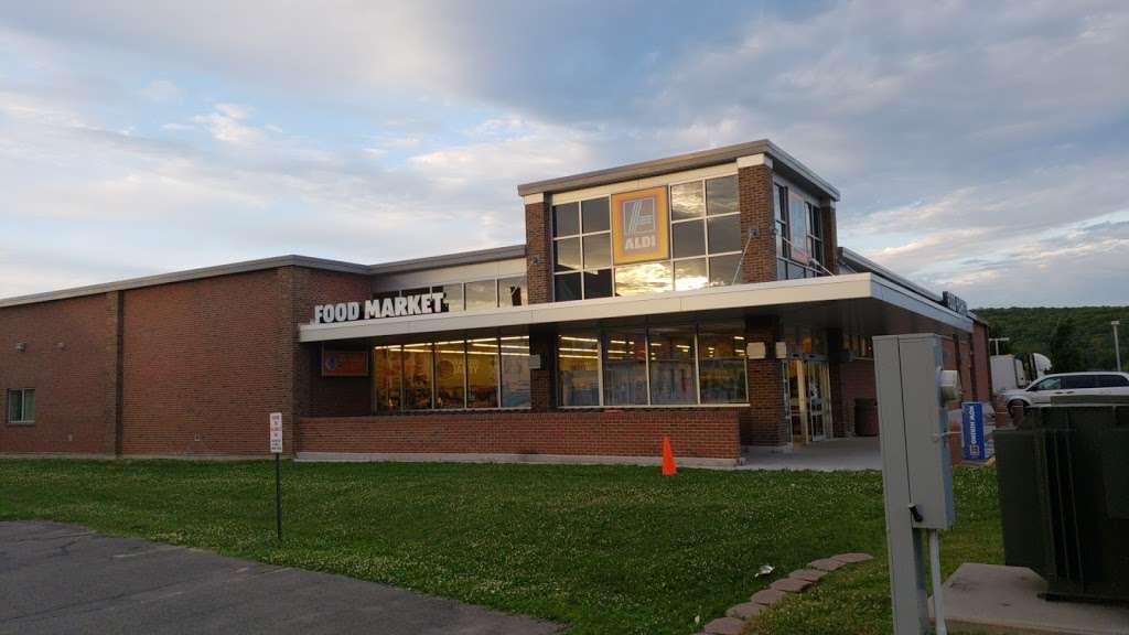 ALDI | 125 Danbury Rd, New Milford, CT 06776, USA | Phone: (855) 955-2534