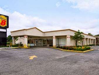 Super 8 by Wyndham Dover | 348 N Dupont Hwy, Dover, DE 19901 | Phone: (302) 480-1580