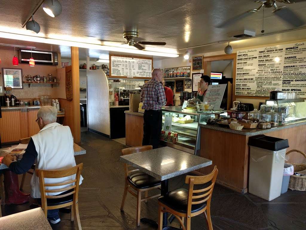 Geppettos Café | 87 Orinda Way, Orinda, CA 94563 | Phone: (925) 253-9894