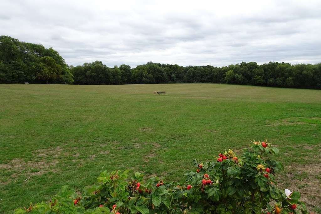 Gobions Open Space Car Park | Jonas Way, Brookmans Park, Hatfield AL9 7RW, UK