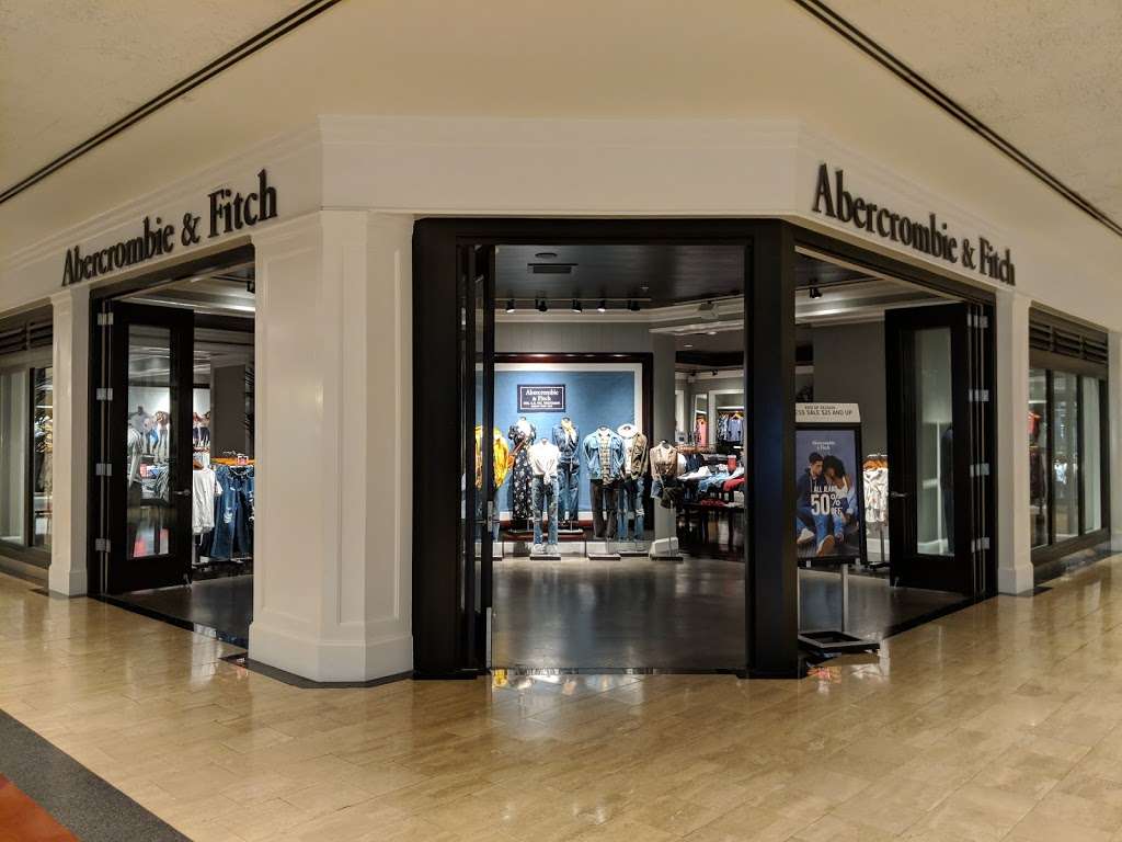 Abercrombie & Fitch | 835 N Michigan Ave #7030, Chicago, IL 60611, USA | Phone: (312) 787-8825