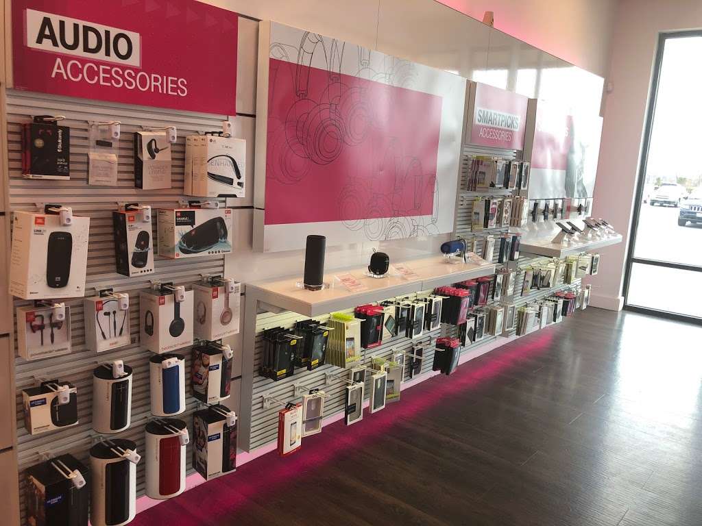 T-Mobile | 503 Riverstone Pkwy Ste 401B, Kankakee, IL 60901, USA | Phone: (815) 936-8550