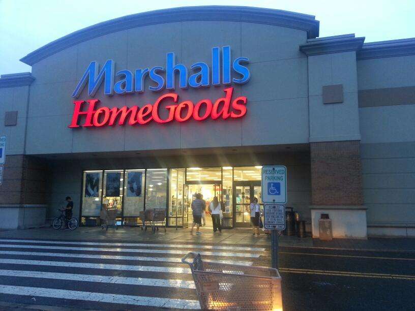 Marshalls & HomeGoods | 400 Mill Creek Dr, Secaucus, NJ 07094, USA | Phone: (201) 864-4832