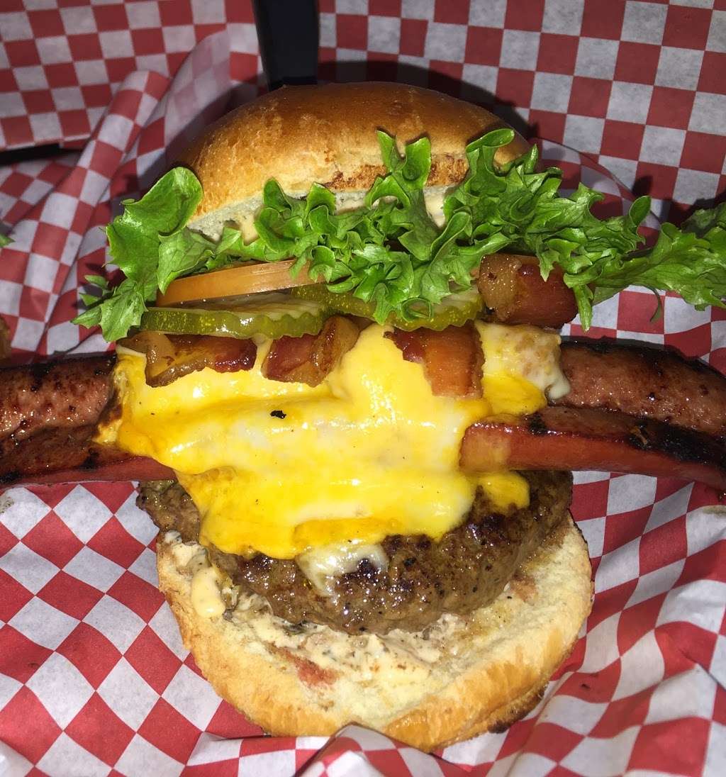 Oink and Moo Burgers and BBQ | 121 N Pico Ave, Fallbrook, CA 92028, USA | Phone: (760) 451-6005