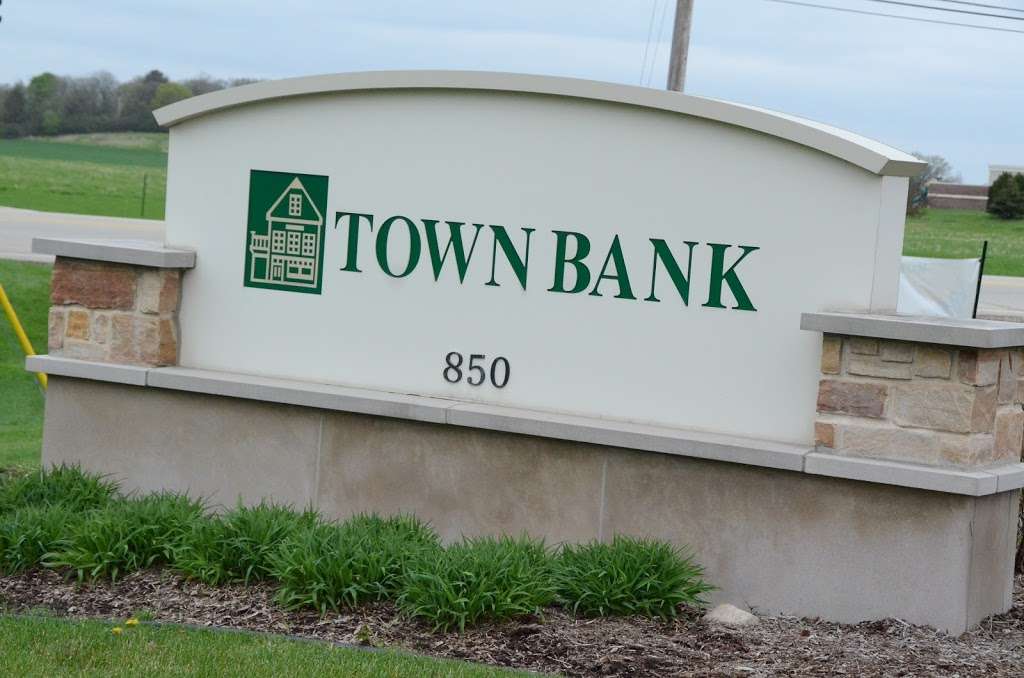 Town Bank | 850 W N Shore Dr, Hartland, WI 53029, USA | Phone: (262) 367-1900