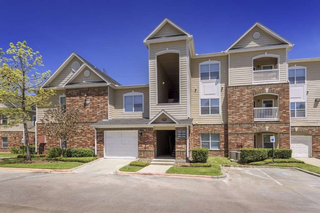 Carrington Place Apartments | 12700 FM 1960, Houston, TX 77065 | Phone: (281) 894-9600