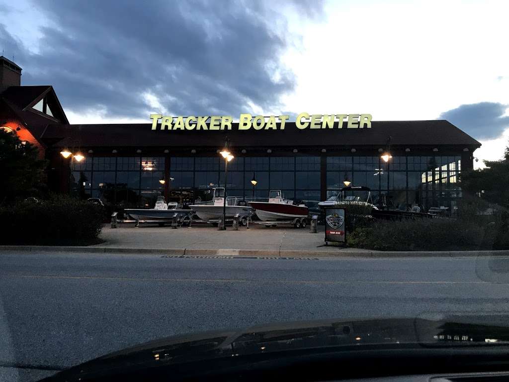 Bass Pro Shops Tracker Boat Center | 7000 Arundel Mills Cir e2, Hanover, MD 21076, USA | Phone: (410) 689-2633