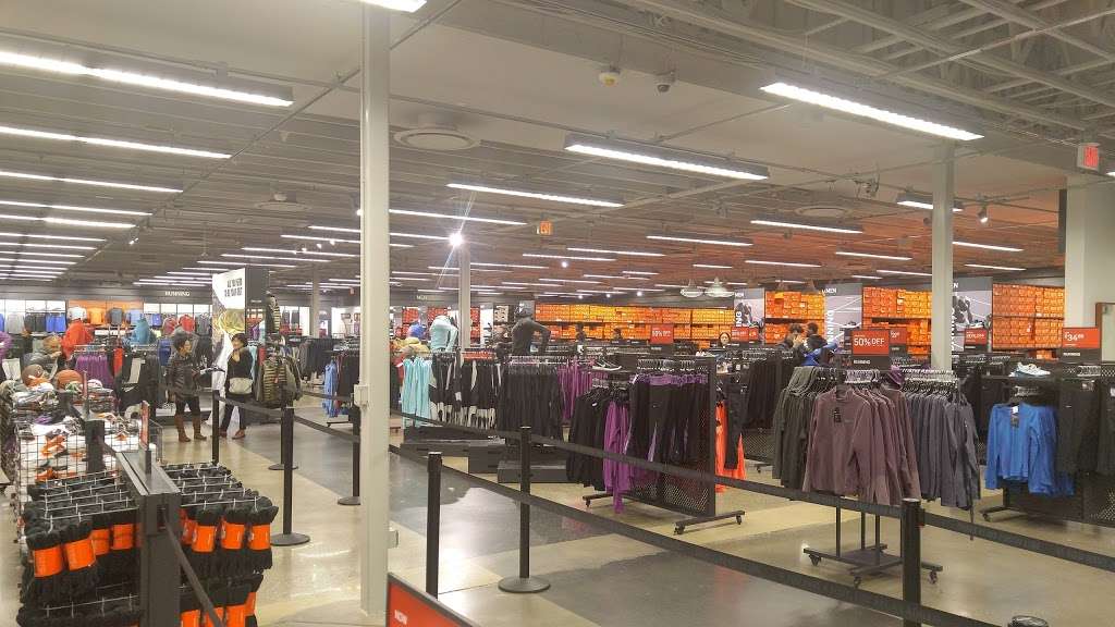 NIKE FACTORY STORE - WOODBURY - 37 Photos & 34 Reviews - 600 Race Track Ln,  Central Valley, New York - Shoe Stores - Phone Number - Yelp