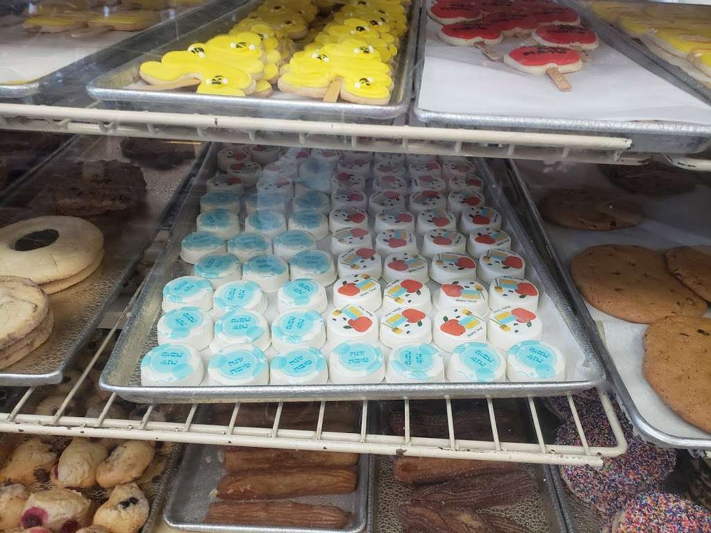 Butterflake Bakeshop | 448 Cedar Ln, Teaneck, NJ 07666 | Phone: (201) 836-3516