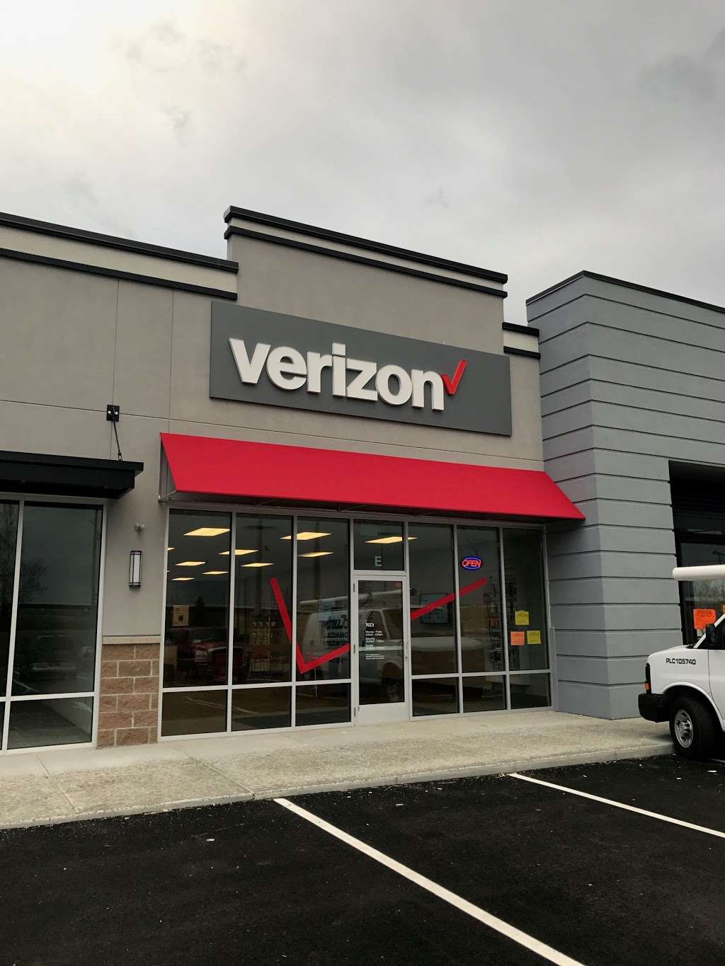 Verizon Authorized Retailer - Wireless Zone | 6321 Crawfordsville Rd Ste E, Indianapolis, IN 46224, USA | Phone: (317) 661-3492
