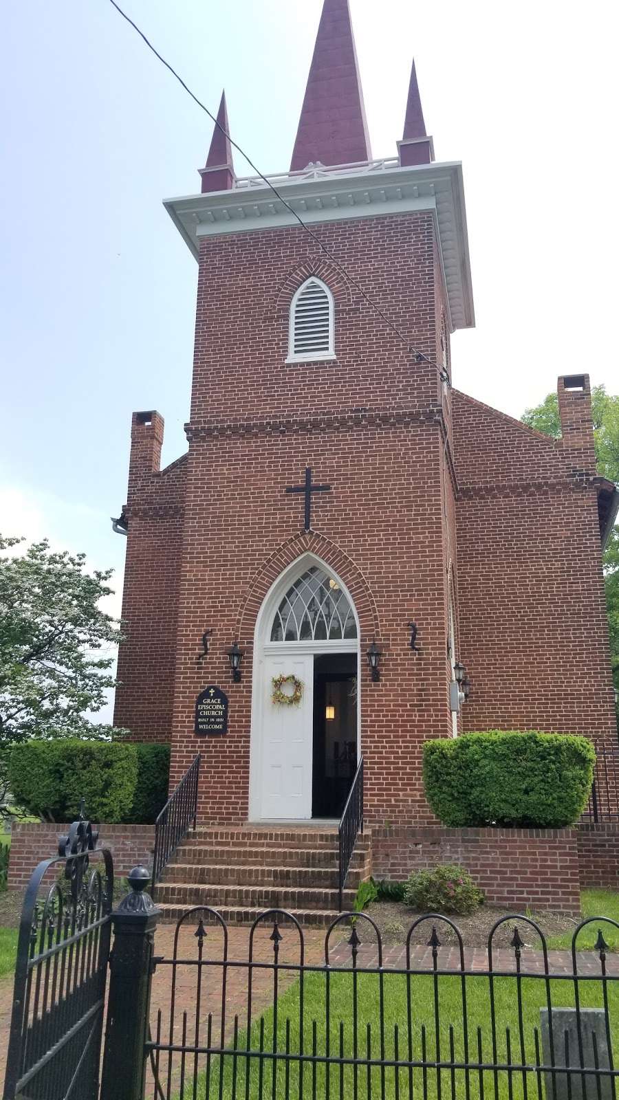 Grace Episcopal Church | 112 East St, Kearneysville, WV 25430, USA | Phone: (304) 725-7073