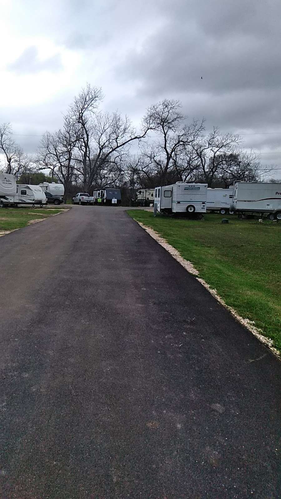 bk rv park | 1438 E Kyle Rd, Clute, TX 77531 | Phone: (979) 388-5352