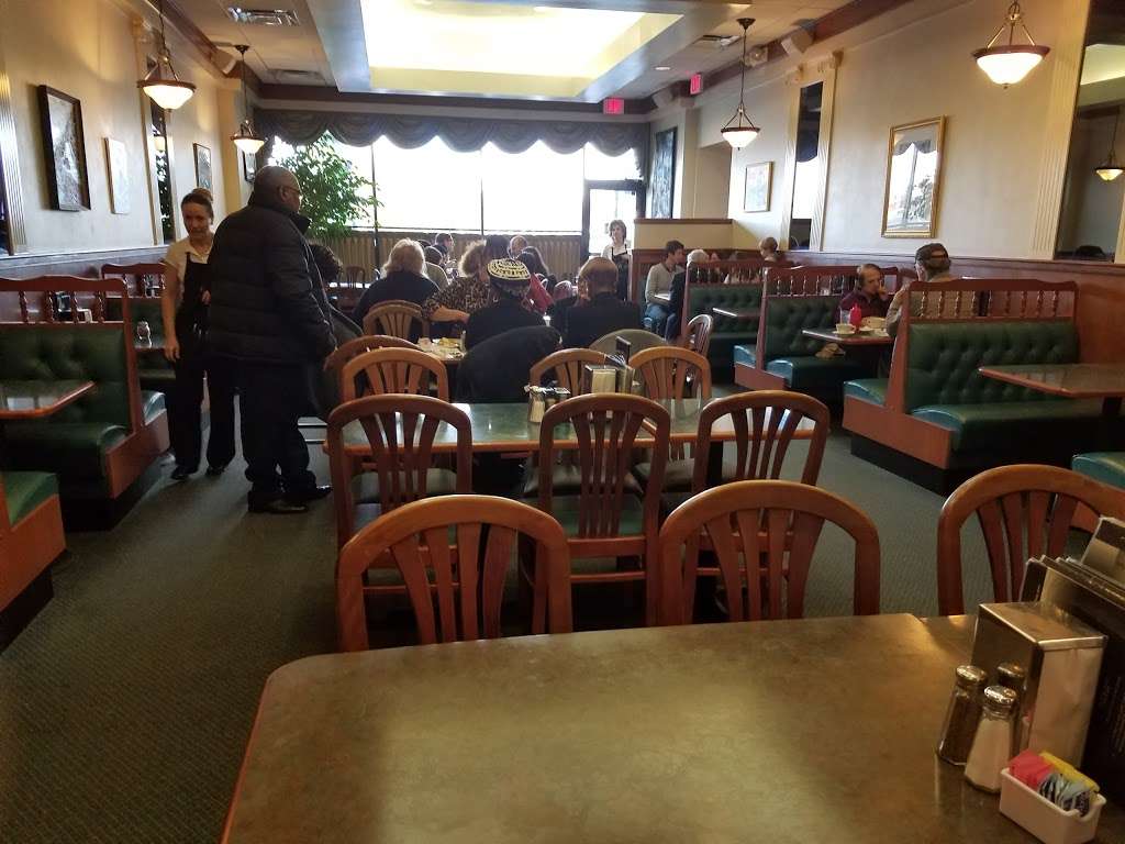 Atlantis Pizzeria and Family Restaurant | 3648 King St, Alexandria, VA 22302, USA | Phone: (703) 671-0250