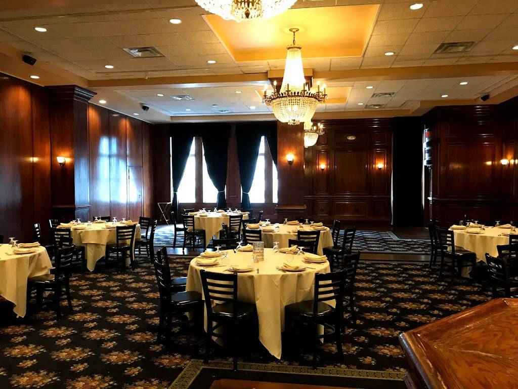 Maggianos Little Italy | 3368 Peachtree Rd, Atlanta, GA 30326, USA | Phone: (404) 816-9650