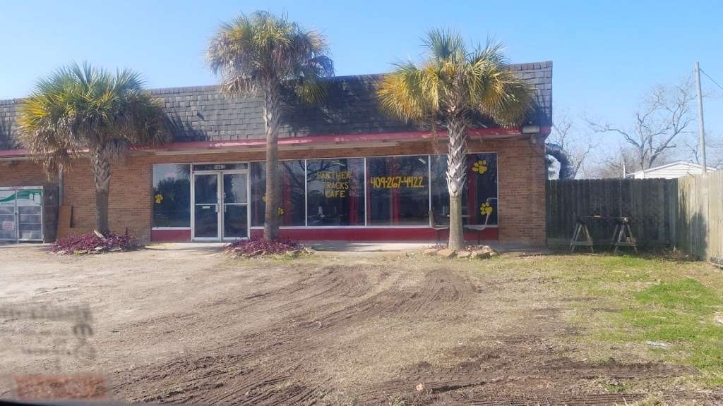 Panther Tracks Cafe | 104 S Main St, Anahuac, TX 77514, USA | Phone: (409) 267-4422