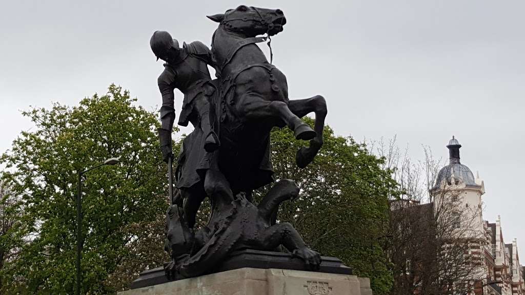 St Georges Statue | 151A Park Rd, London NW8 7HT, UK