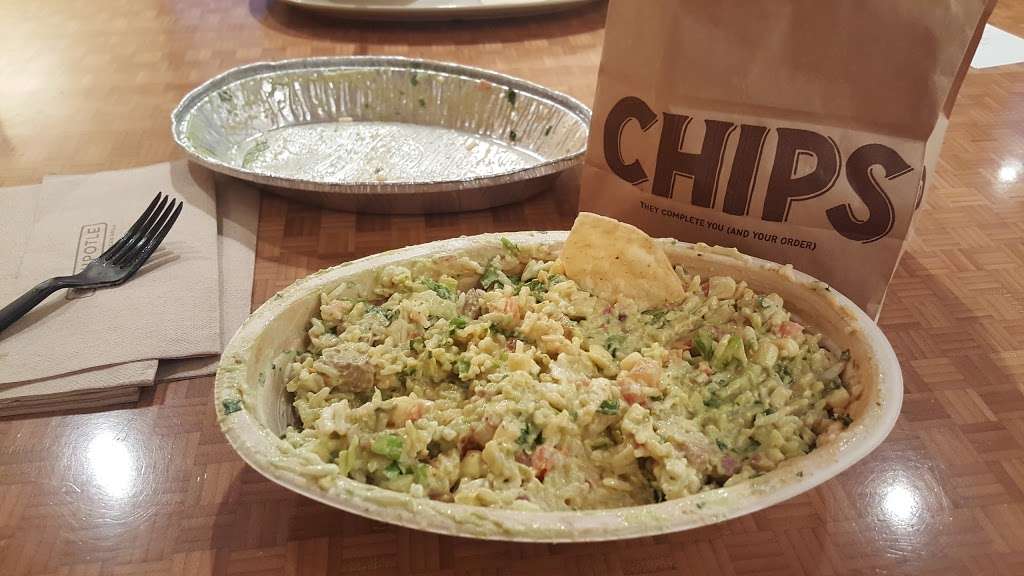 Chipotle Mexican Grill | 564 N Frederick Ave, Gaithersburg, MD 20877 | Phone: (240) 632-1228