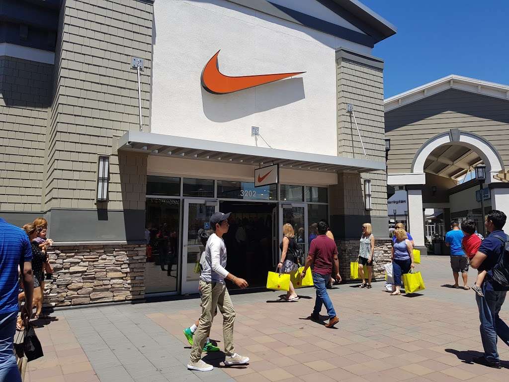 Nike Factory Store | 3202 Livermore Outlets Dr, Livermore, CA 94551, USA | Phone: (925) 454-1272