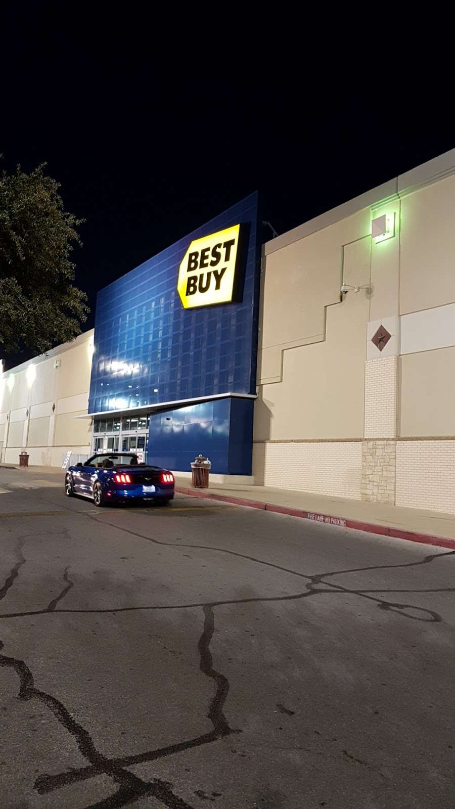 Best Buy | 125 Northwest Loop 410 Ste 201, San Antonio, TX 78216, USA | Phone: (210) 377-1116