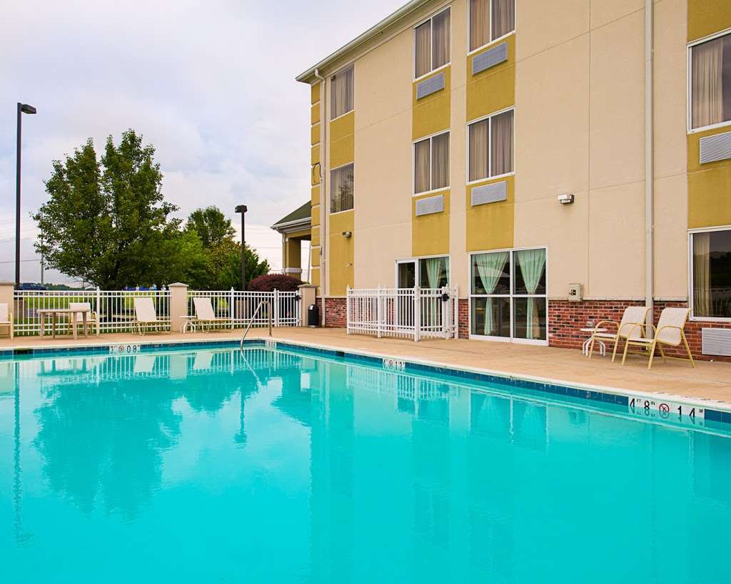 Quality Inn Spring Mills - Martinsburg North | 1220 T J Jackson Dr, Falling Waters, WV 25419, USA | Phone: (681) 353-2115