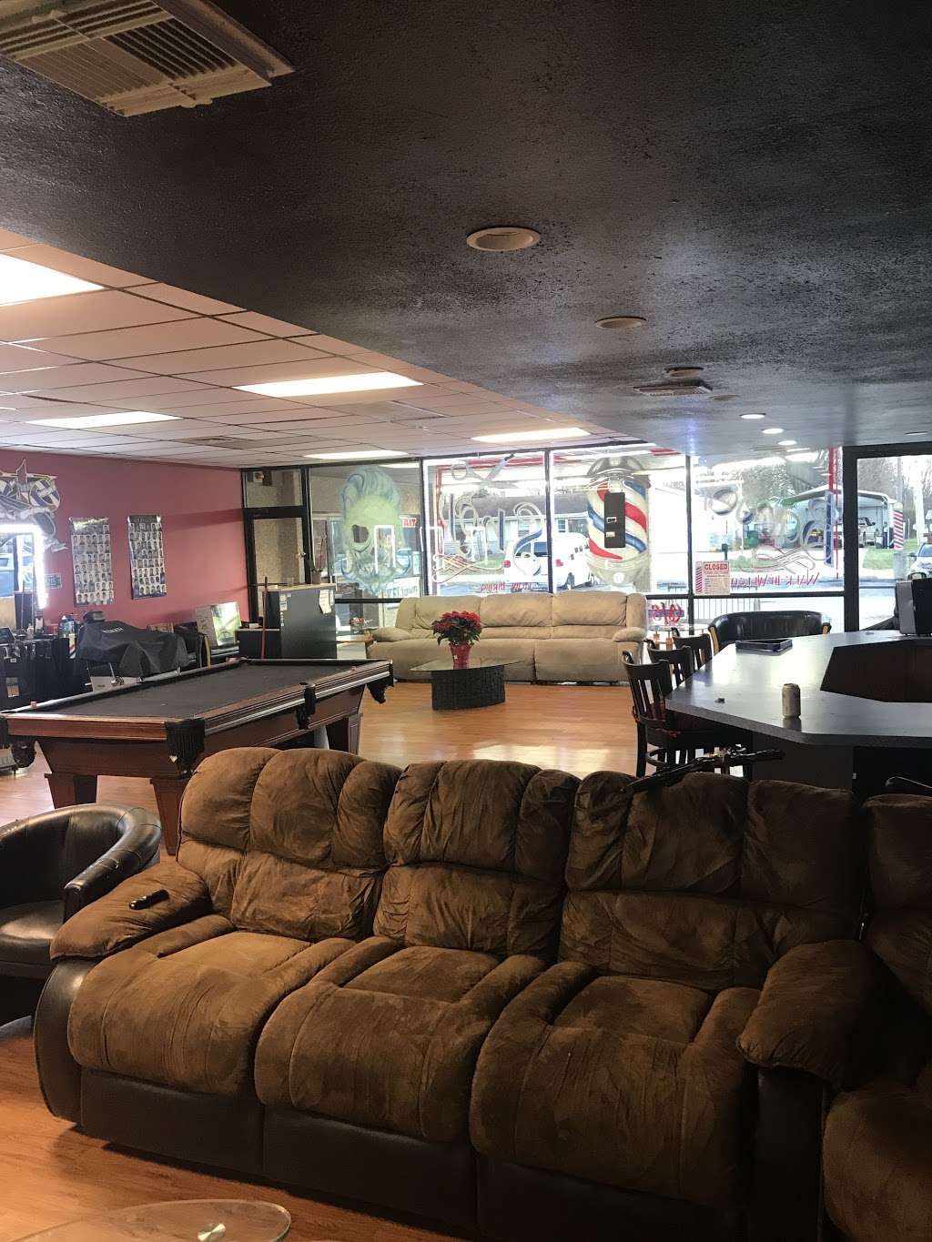 Barber Shop Lounge | 714 Cottage St, Shorewood, IL 60404, USA | Phone: (815) 764-6593