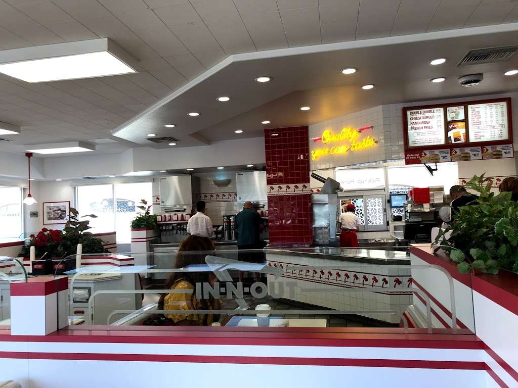 In-N-Out Burger | 9149 S Sepulveda Blvd, Los Angeles, CA 90045, USA | Phone: (800) 786-1000