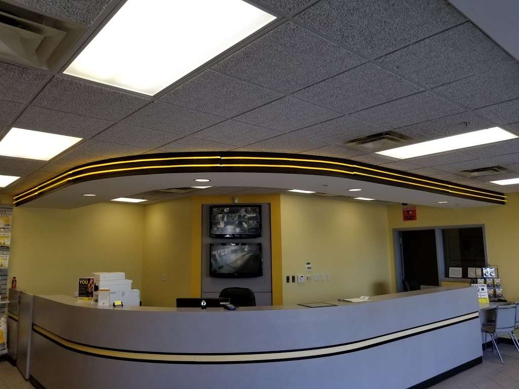 Safeguard Self Storage | 523 Algonquin Rd, Arlington Heights, IL 60005, USA | Phone: (847) 403-3680