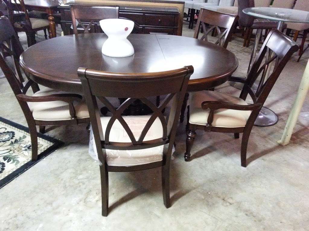 Arnotts Furniture & Auction Gallery | 6001 S Orange Blossom Trail, Davenport, FL 33896, USA | Phone: (407) 401-9893