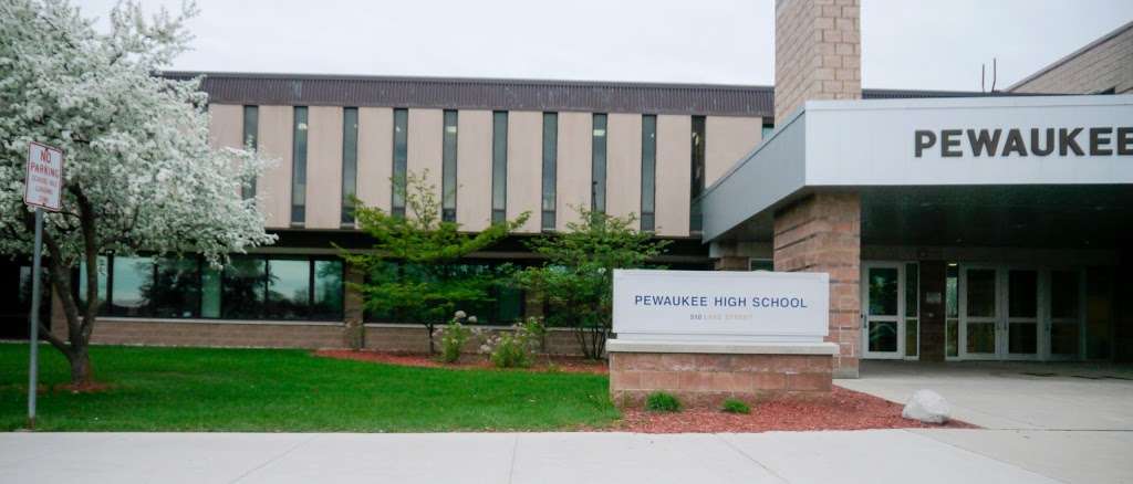 Pewaukee High School | 510 Lake St, Pewaukee, WI 53072, USA | Phone: (262) 695-5017