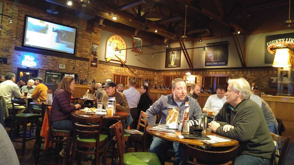 Rock Bottom Restaurant & Brewery | 9627 E, County Line Road, Centennial, CO 80112 | Phone: (303) 792-9090