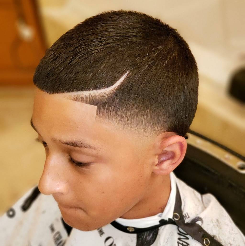 Evelinas Barbershop | 1596 W Orange Blossom Trail, Apopka, FL 32712, USA | Phone: (321) 662-3367