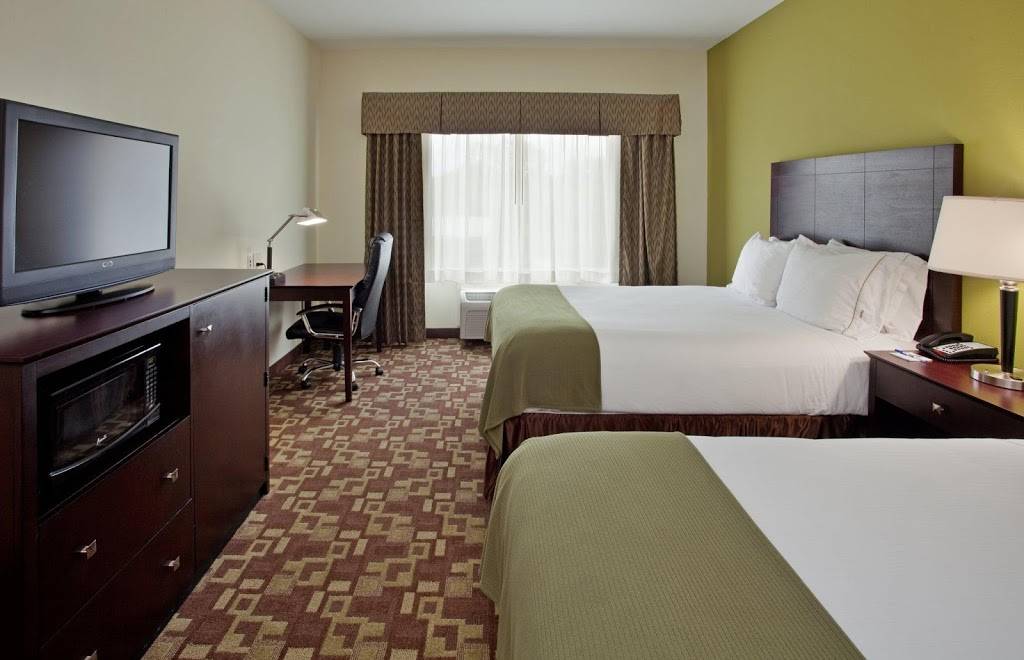 Holiday Inn Express & Suites Kansas City Sport Complex Area | 8551 E Blue Pkwy Dr, Kansas City, MO 64133, USA | Phone: (816) 997-9444