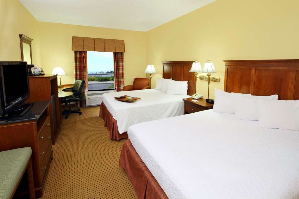 Hampton Inn Hagerstown-I-81 | 18300 Peak Cir, Hagerstown, MD 21742, USA | Phone: (240) 420-1970