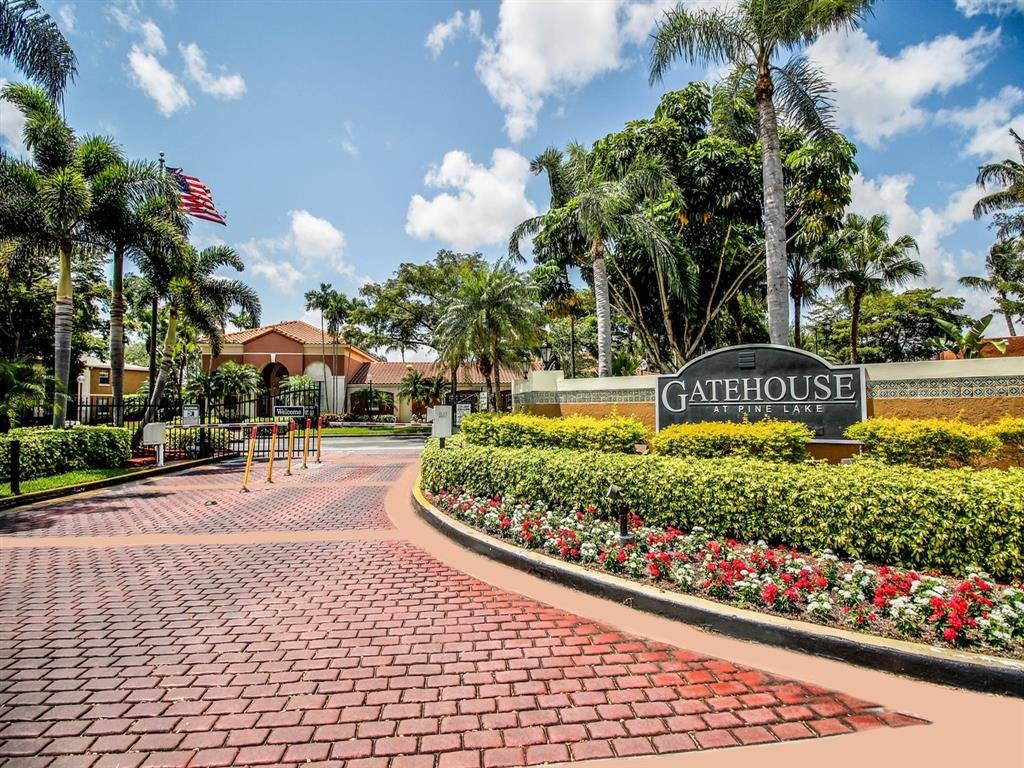 Gatehouse at Pine Lake Apartments | 8530 SW 1st St, Pembroke Pines, FL 33025, United States | Phone: (954) 436-2001