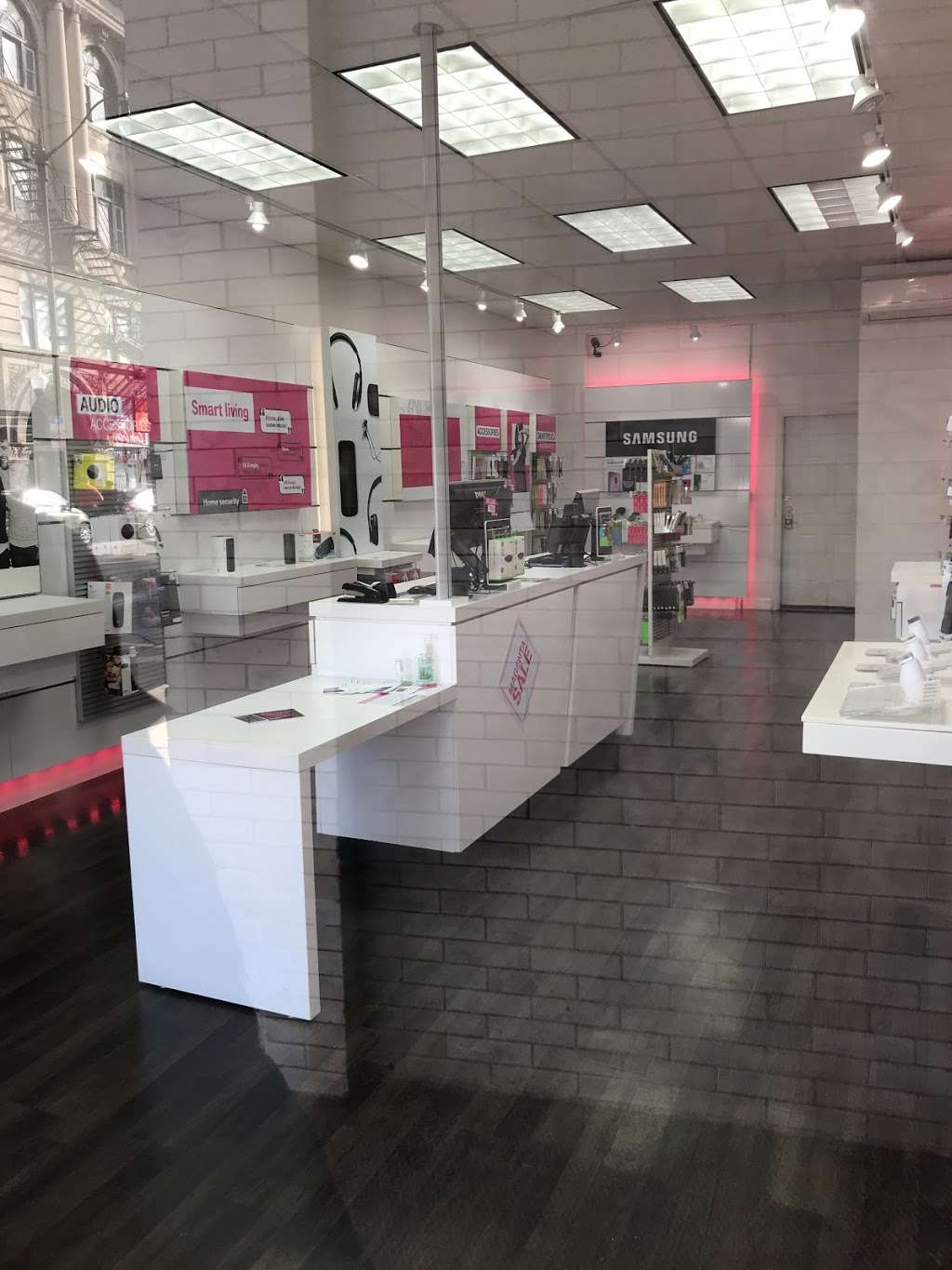 T-Mobile | 1429 W 18th St, Chicago, IL 60608, USA | Phone: (312) 226-9292