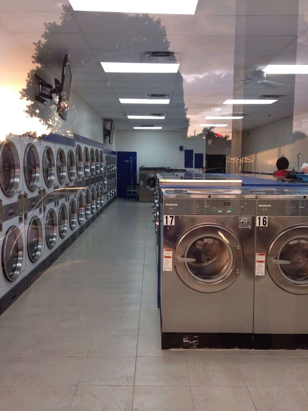 Liberty Laundry LLC | 3240 FL-7, Lauderdale Lakes, FL 33319, USA | Phone: (954) 541-3272