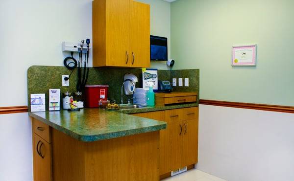 Doral Centre Animal Hospital | 9400 NW 58th St, Doral, FL 33178, USA | Phone: (305) 598-1234