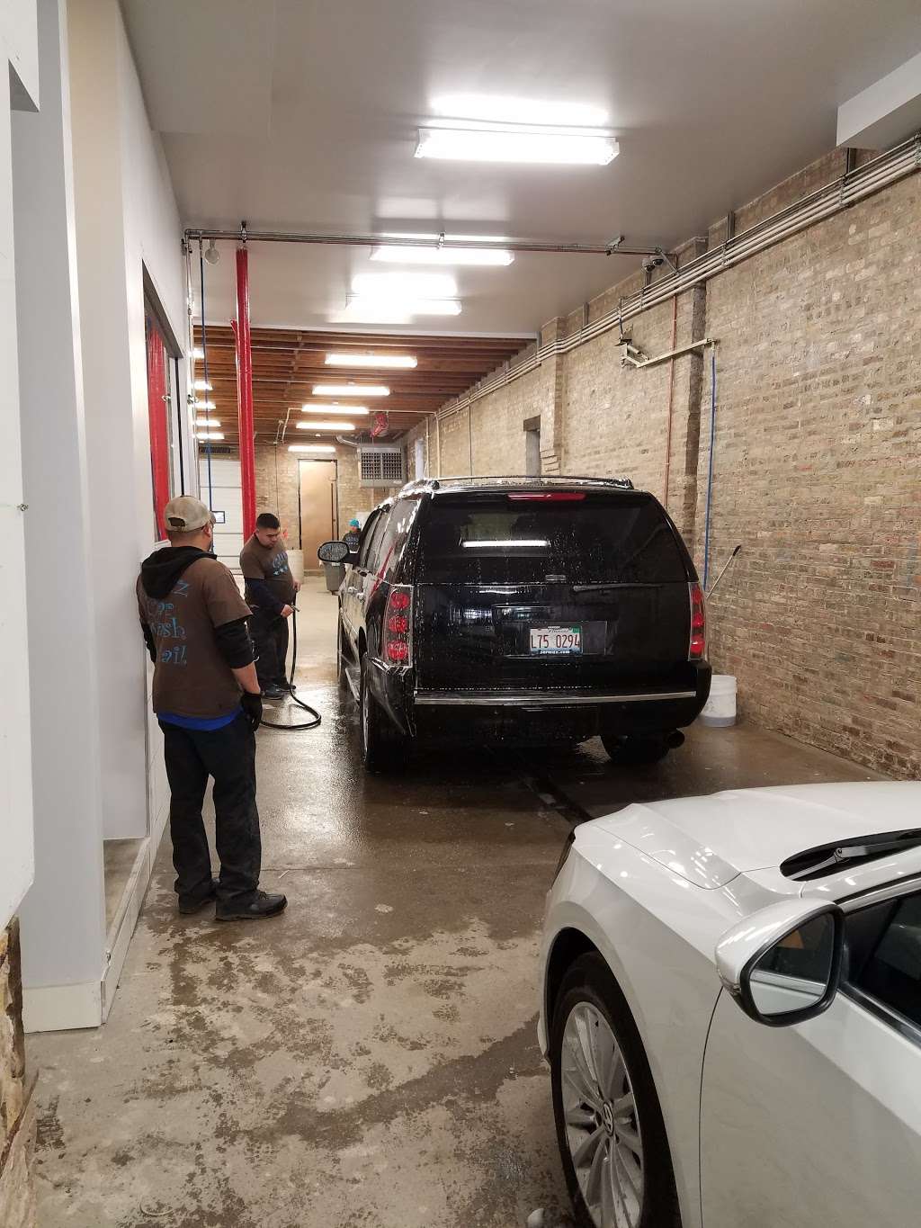 Glitz Car Wash | 2511 W Augusta Blvd, Chicago, IL 60622, USA | Phone: (773) 227-7489