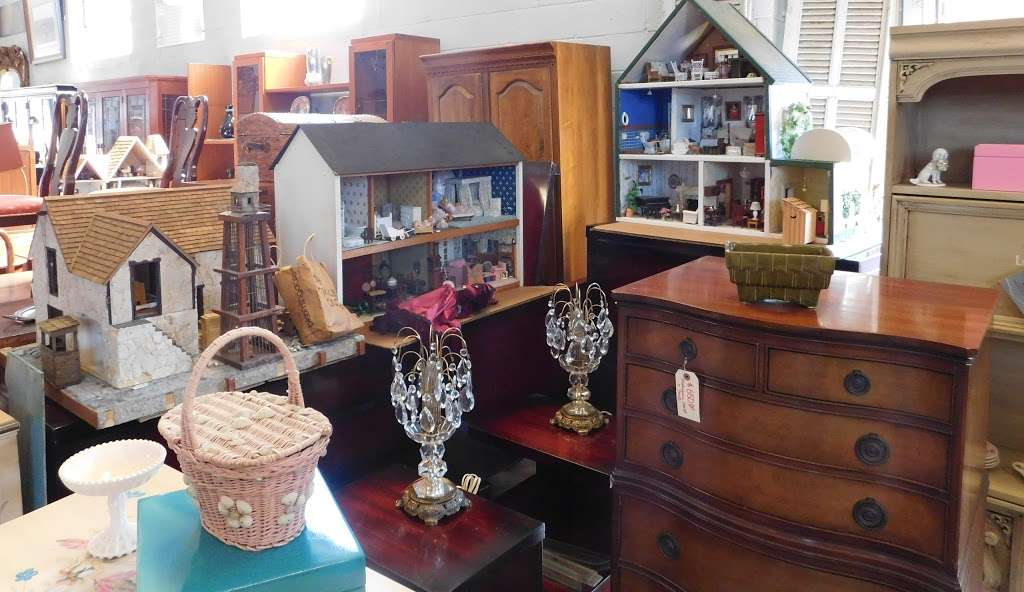 Chatsworth Antiques & Consignments LLC | 510 Ogden Ave, Mamaroneck, NY 10543, USA | Phone: (914) 698-1001