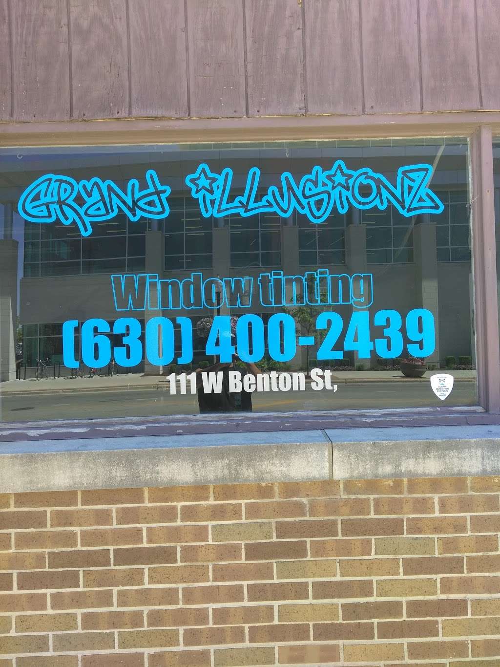 Grand Illusionz Window Tinting | 111 W Benton St, Aurora, IL 60506, USA | Phone: (630) 400-2439