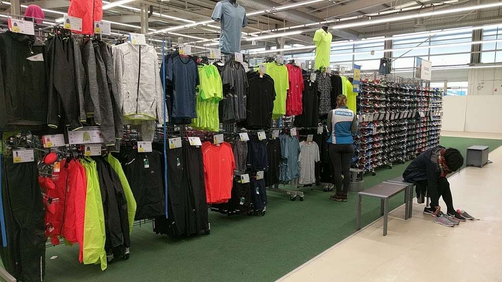 decathlon lakeside opening hours