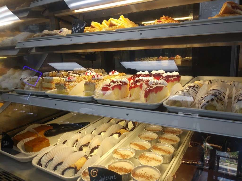 Tainos Bakery & Deli | 5806 Lake Underhill Rd, Orlando, FL 32807 | Phone: (407) 482-2404