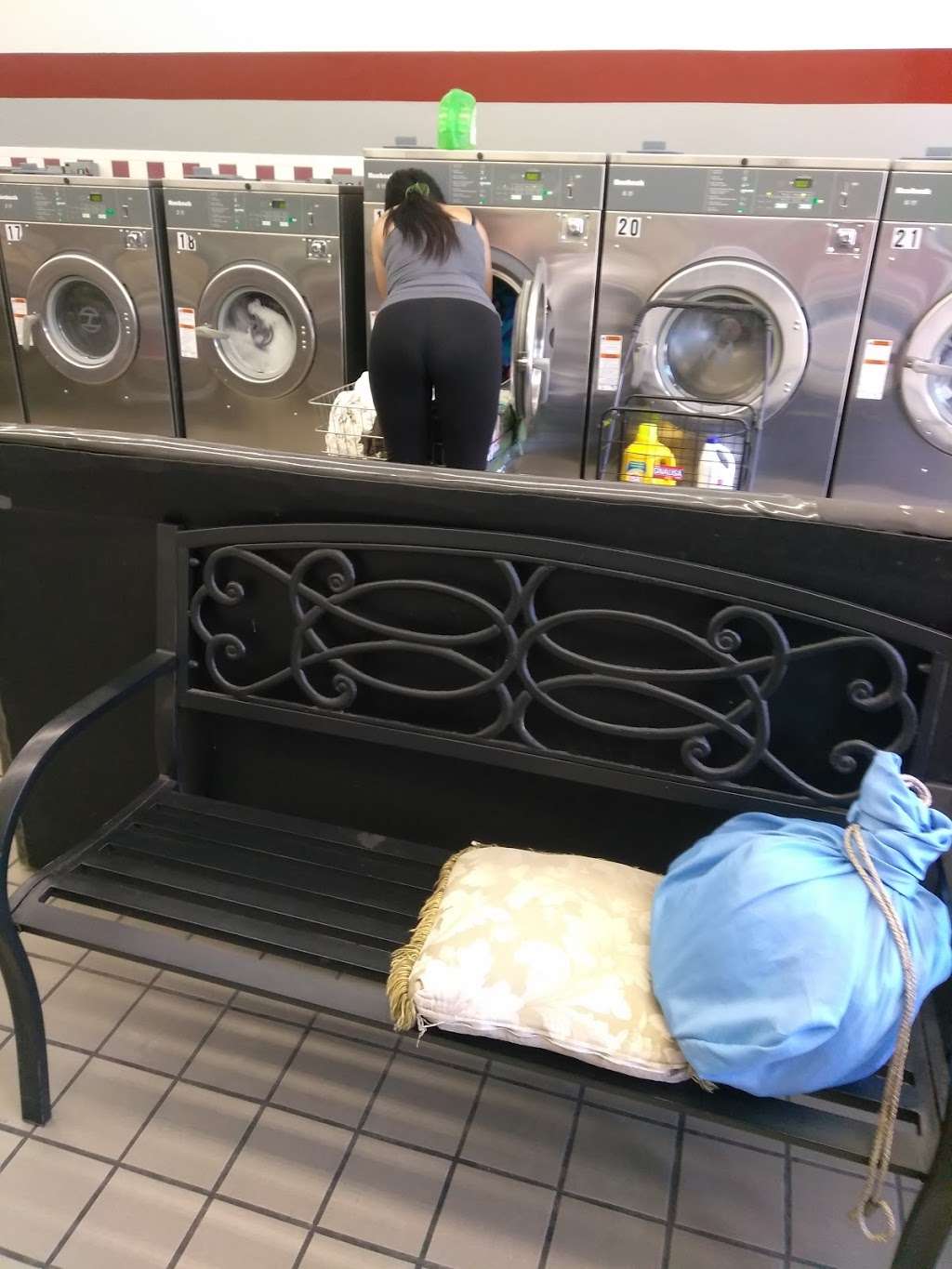 Laundromat | 2175 Starling Ave, Bronx, NY 10462, USA