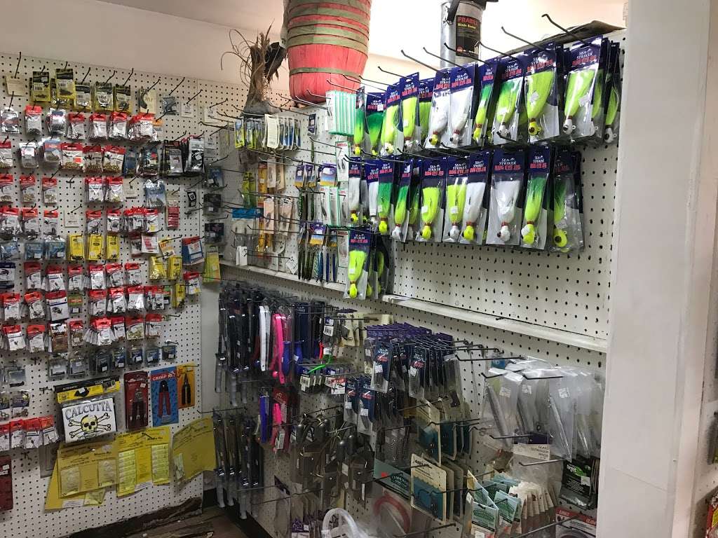 Fearls Bait & Tackle | 7002 North Point Rd, Sparrows Point, MD 21219, USA | Phone: (410) 388-0180