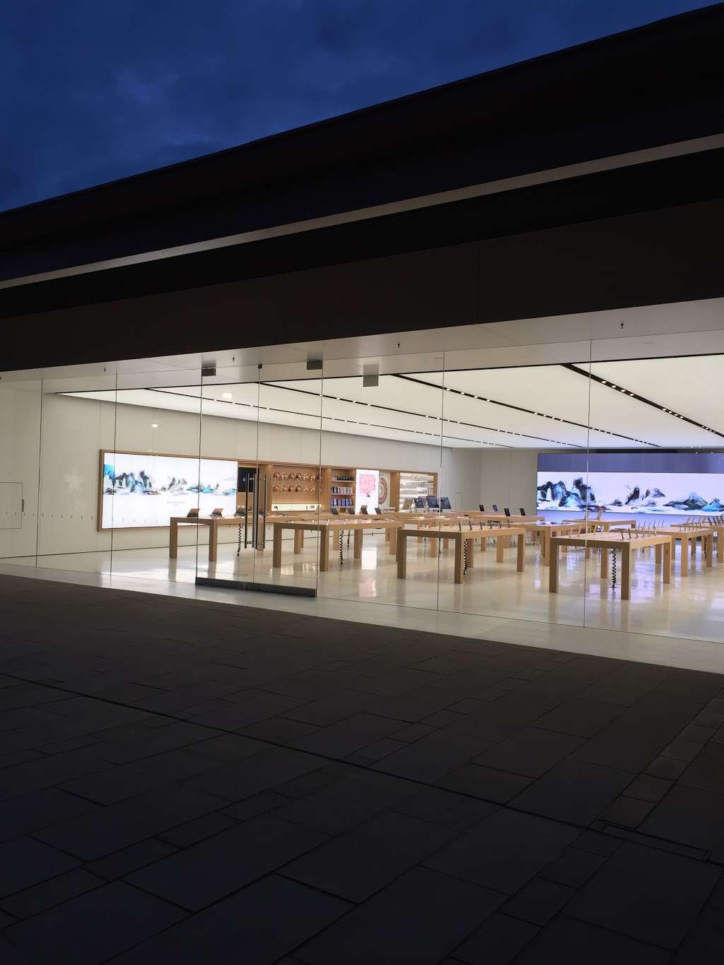 Apple Corte Madera | 1520 Redwood Hwy, Corte Madera, CA 94925, USA | Phone: (415) 413-9120