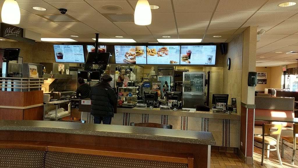 McDonalds | 7969 N Milwaukee Ave, Niles, IL 60714, USA | Phone: (847) 965-2391