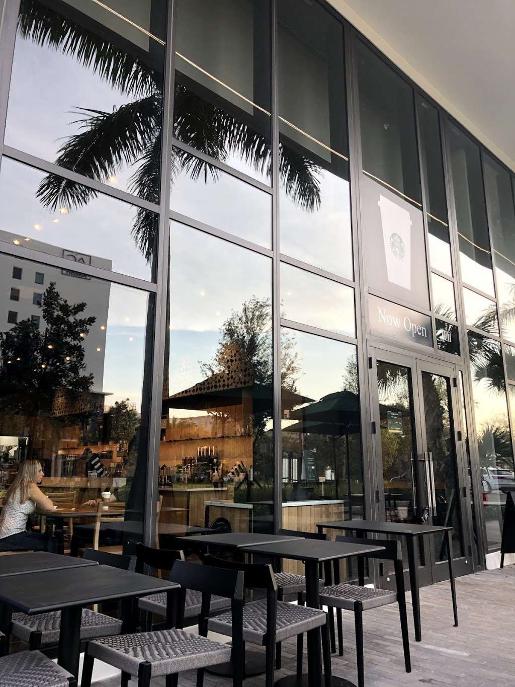 Starbucks | 2980 NE 207th St #107, Aventura, FL 33180, USA