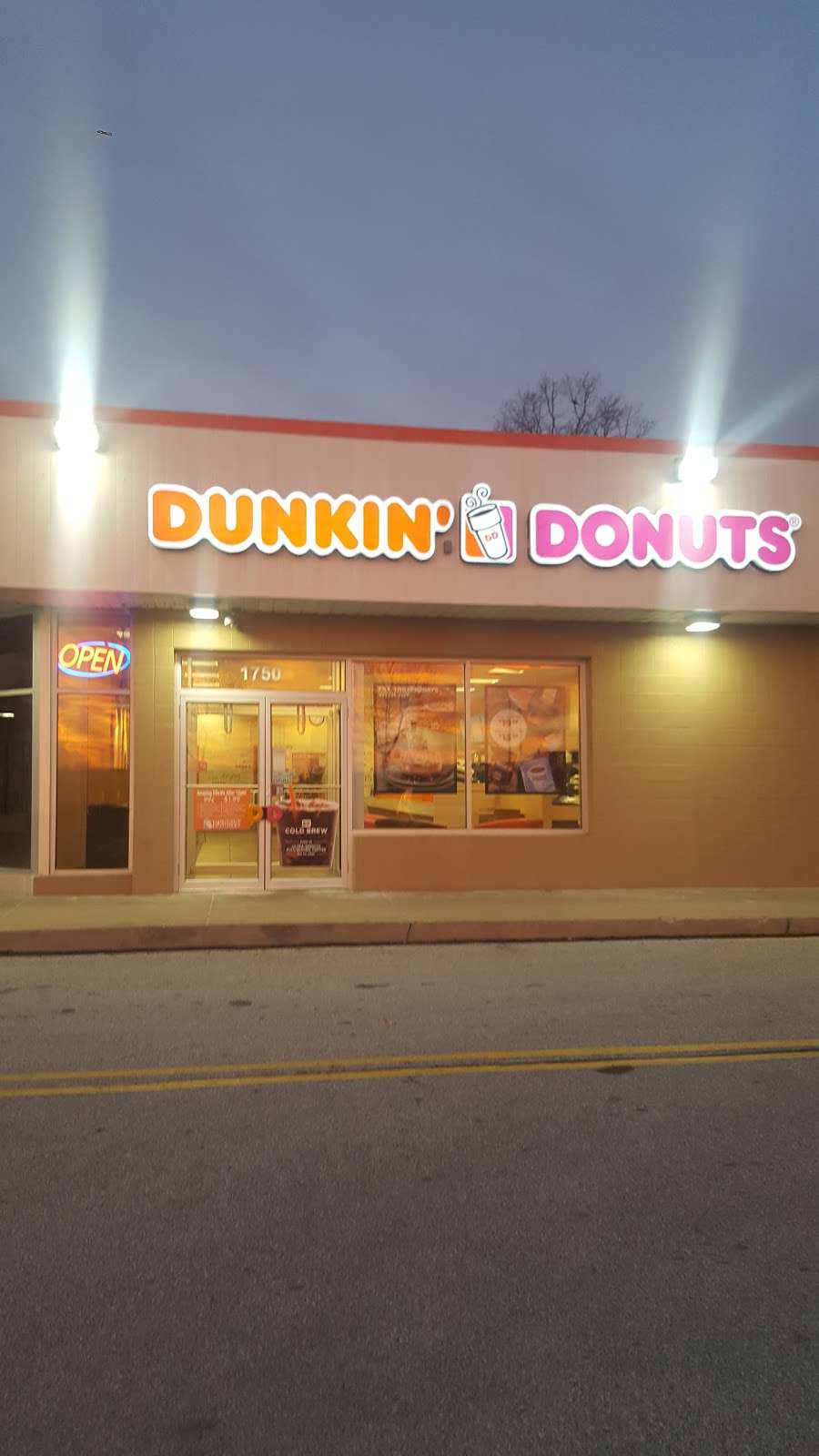 Dunkin Donuts | 1750 N Rolling Rd, Windsor Mill, MD 21244, USA | Phone: (410) 929-8724