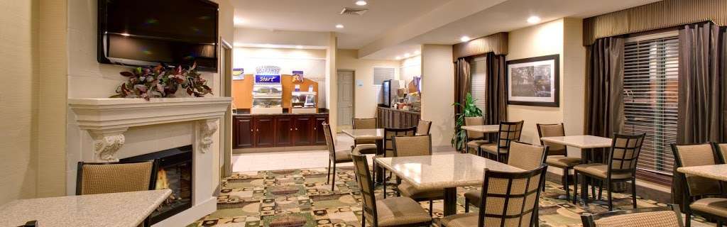 Holiday Inn Express & Suites Pleasant Prairie / Kenosha | 7887 94th Ave, Pleasant Prairie, WI 53158, USA | Phone: (262) 942-6000